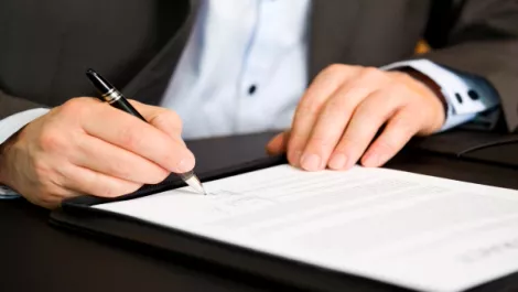 To acquire or not to acquire? That is the question