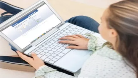Should tweens be on Facebook?