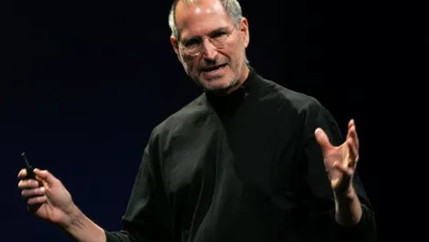 Apple shares reach $400