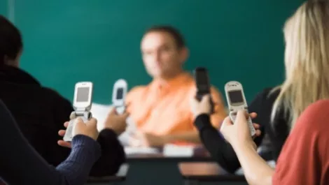 Mobiles: do they really affect learning?