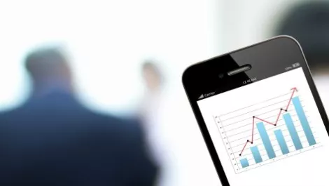 Apple gains market share in slowing smartphone market
