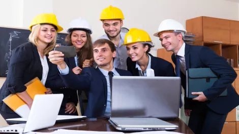 'Safety selfies' snap their way to workplace improvement