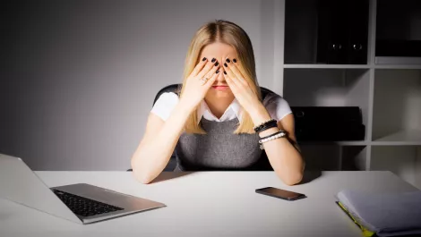 Step away from the screen: Survey finds Kiwis' eye strain is a huge problem