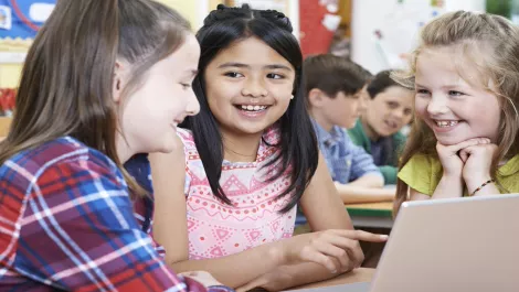Govt's new online tool to help Kiwi girls & women into STEM careers