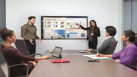Multiple-user, real-time wireless content-sharing solution to boost collaboration