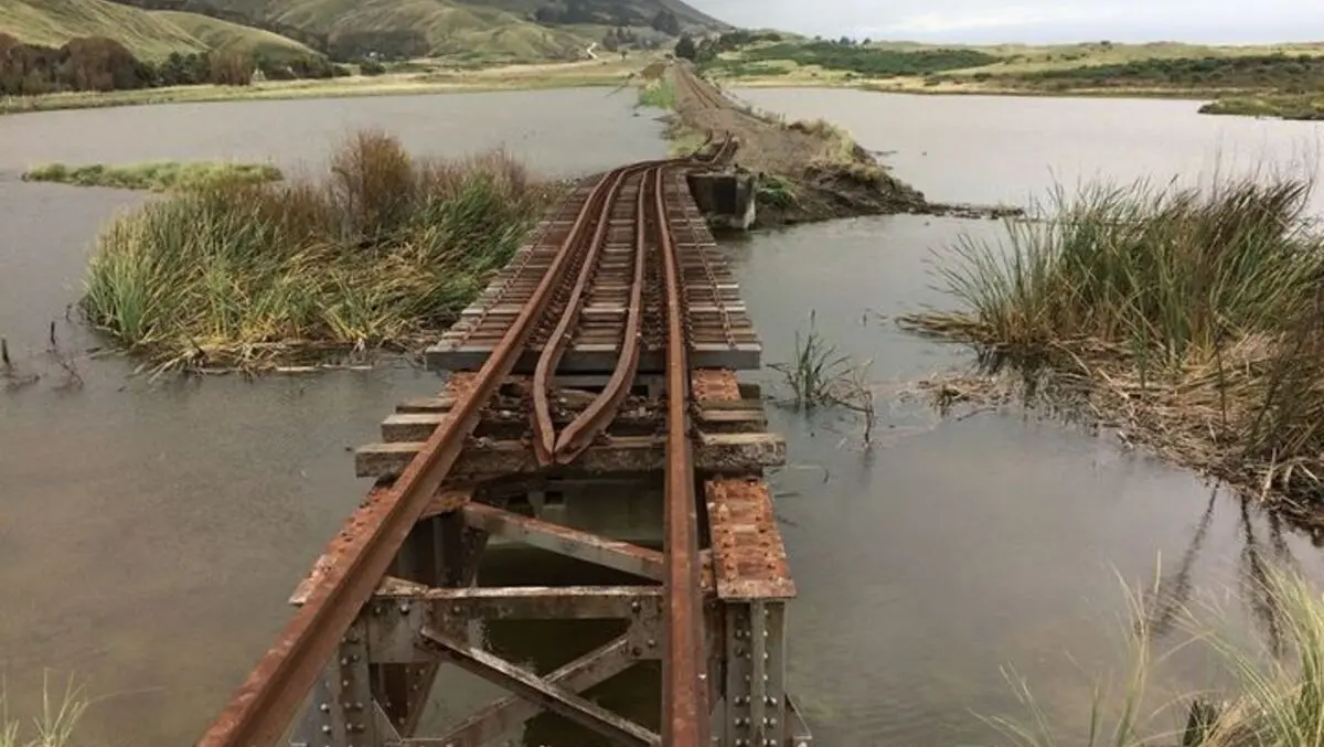 Repairs to quake-damaged line continue apace