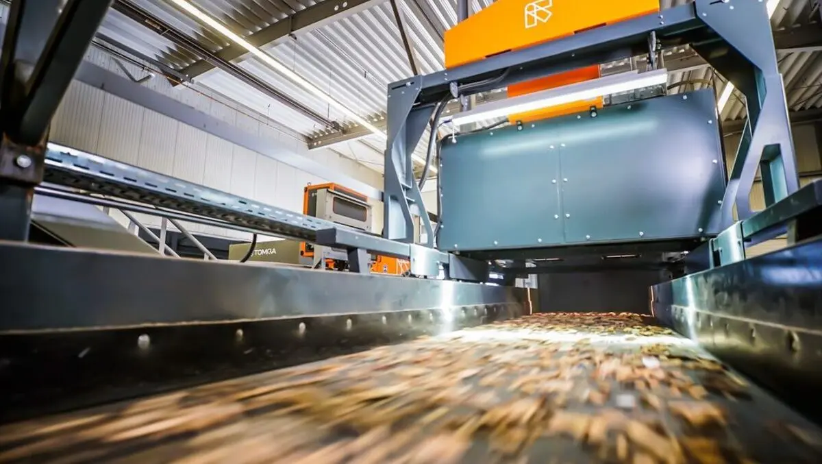 How can AI optimise waste sorting and recycling?