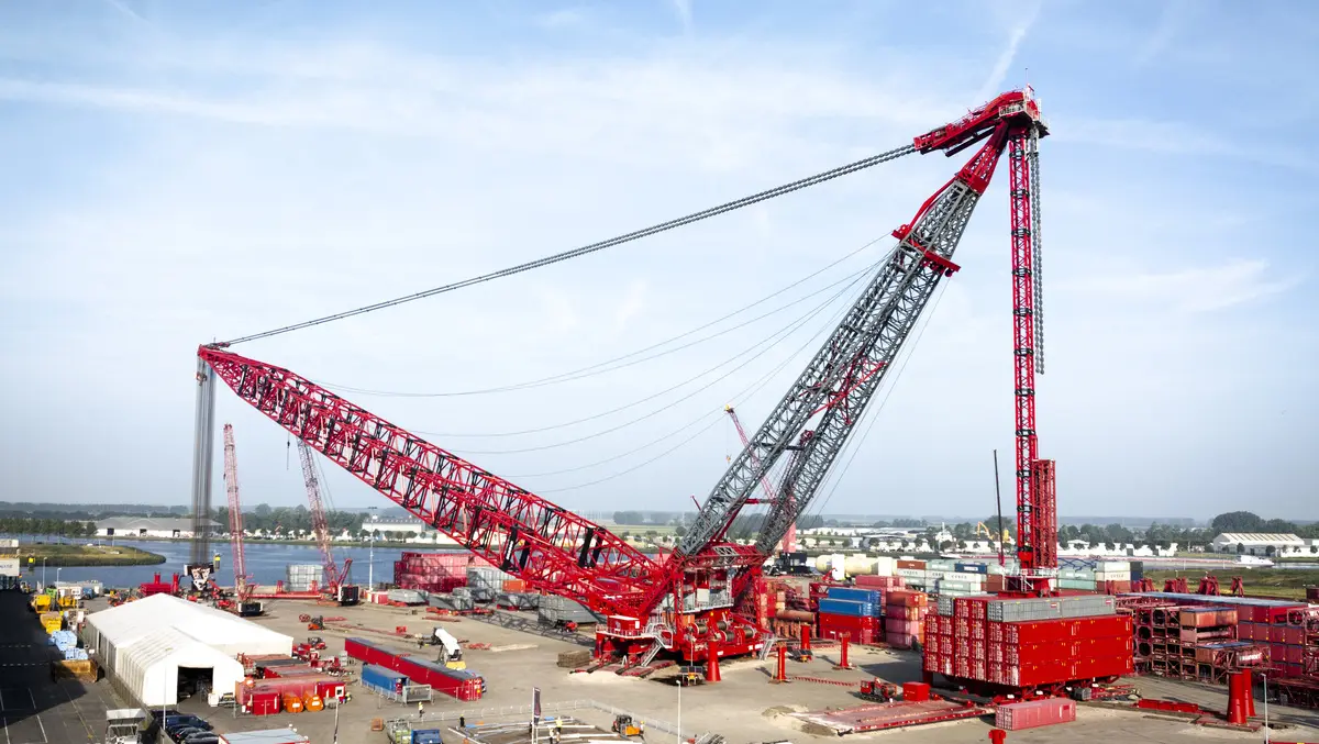 Mammoet launches world’s strongest land-based crane