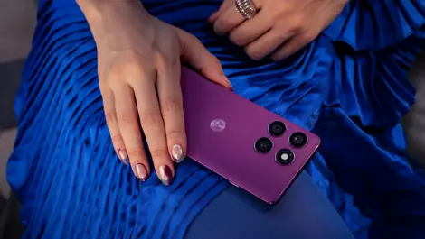 Motorola & One NZ launch 5G phones with satellite TXT support